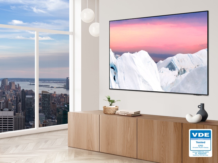 The screen is bright in daylight, while being softer on the eyes at night. The VDE-certified logo is visible.
