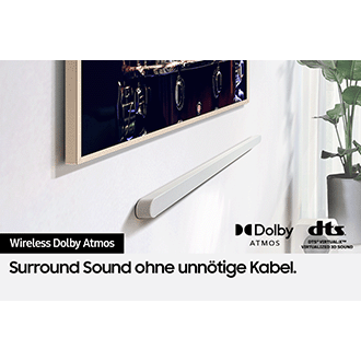 Die Samsung Soundbar ist drahtlos mit dem Fernseher verbunden. Dolby Atmos-Logo und DTS Virtual:X-Logo.