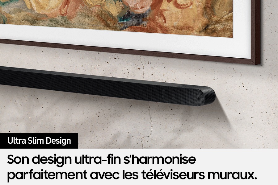 La barre de son Samsung Ultra Slim S800D et un téléviseur sont fixés au mur.