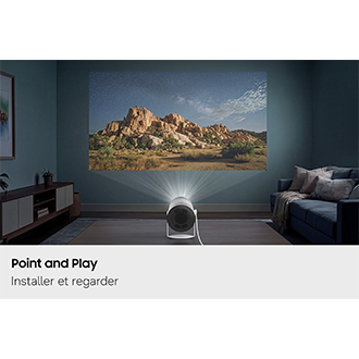 Des ondes sonores émanent de l'arrière du Samsung The Freestyle+ tandis qu'il projette des scènes de concert, ce qui laisse penser qu'il est capable d'offrir une expérience sonore immersive.