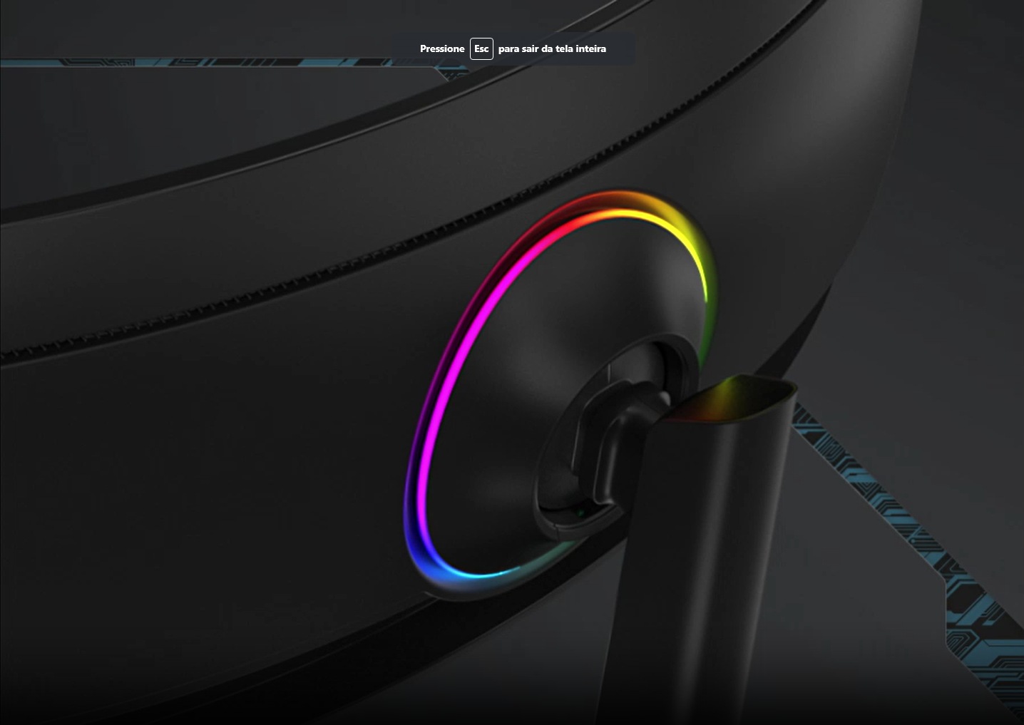 La parte posterior de un monitor Odyssey se muestra parado sobre una superficie. En la parte posterior del monitor se muestra un anillo multicolor brillante.
