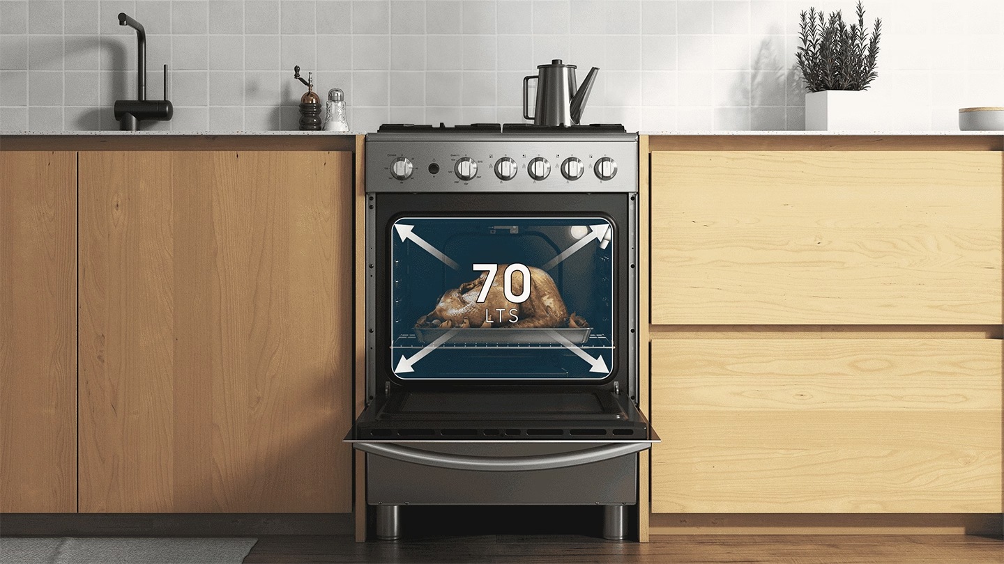 Prepara muchos más platos o de mayor tamaño con un horno de gran capacidad de 70 Litros. Puedes preparar varios platos en diferentes niveles, como verduras, pasteles o guisos. También puedes acomodar platos grandes, como un gran asado o un pavo. Además, es mucho más fácil alcanzar y limpiar el interior.