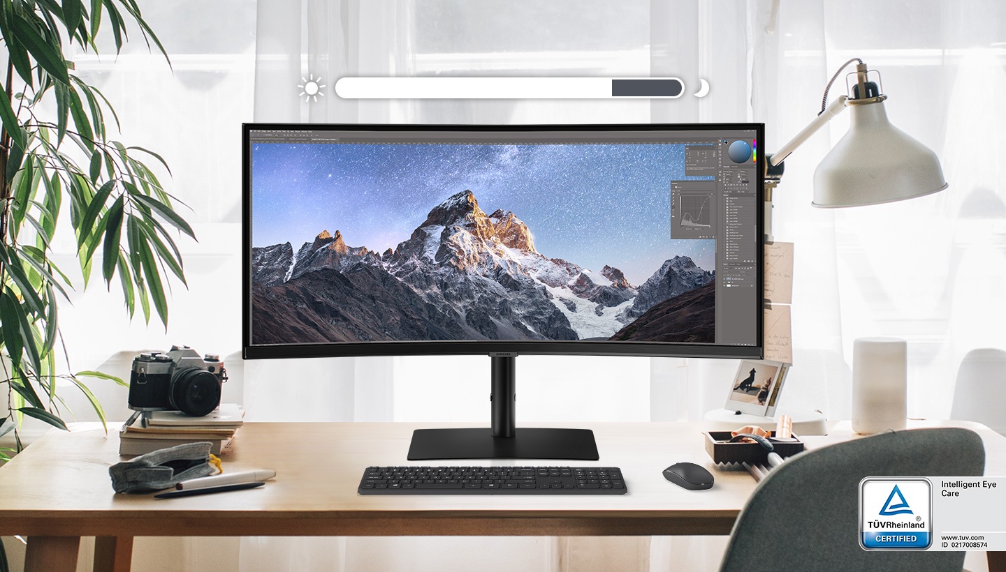 A medida que cambia el ambiente, el brillo de la pantalla del monitor se ajusta automáticamente. En la parte inferior del monitor aparece el logotipo de certificación TUV.