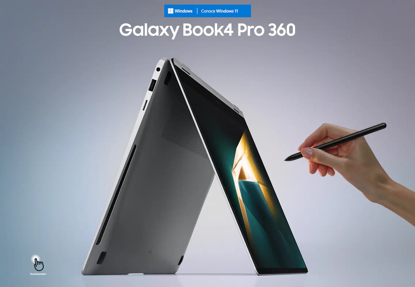 La Galaxy Book4 Pro 360 en Platinum Silver está plegada como una carpa, mirando hacia la derecha con un fondo de pantalla verde oscuro y amarillo, y una persona sosteniendo el S Pen apuntando a la pantalla. Se muestra el icono de pantalla táctil.