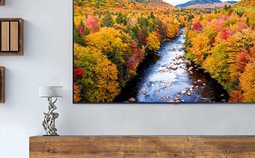 Viene mostrata la parte superiore del televisore.