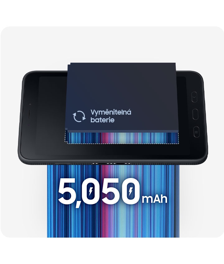 Zařízení Galaxy Tab Active5 5G je zobrazeno vodorovně s vyměnitelnou baterií vysunutou ze zařízení. Mezerou mezi zařízením a baterií je namodralé spektrum světla, které se rozlévá pod zařízením. Přes spektrum je napsáno '5 050 mAh'.