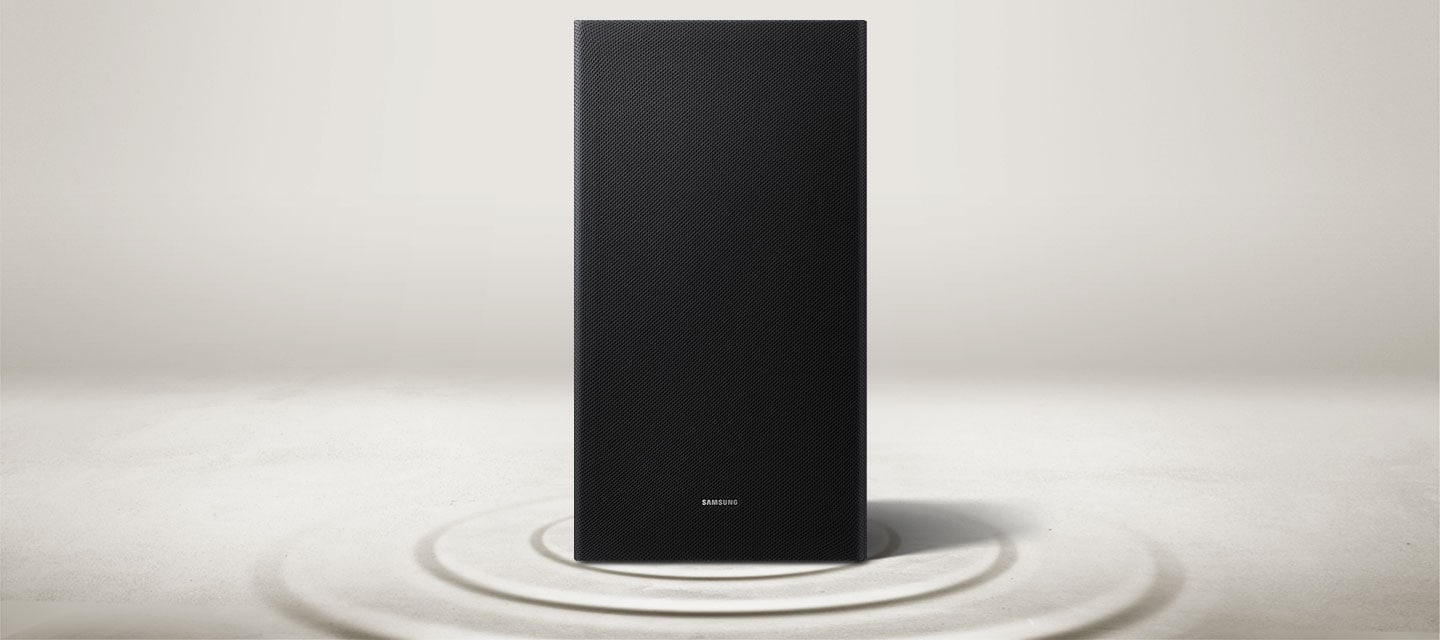 Subwoofer Samsung vydává silné vibrace basů, které se vlní po celé podlaze.