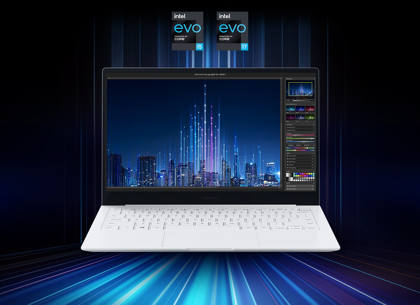 Es sind zwei Logos über dem Galaxy Book Pro zu sehen. Die Logos sind Intel® Evo™ powered by Core™ i5 und i7 Prozessor. Auf dem Bildschirm des Geräts wird ein Foto einer nächtlichen Stadtlandschaft in einer Software bearbeitet. Die dargestellten Lichter sind hell und bunt.