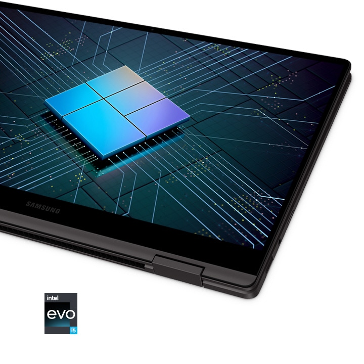 Das graphite-farbene Galaxy Book2 360 wird wie ein Tablet zusammengeklappt. Auf dem Bildschirm ist ein Chipsatz zu sehen, von dem sich Linien in alle Richtungen erstrecken, um die Schaltkreise darzustellen. Unter dem PC befindet sich ein Zertifizierungslogos für Intel® Evo™ mit einem Core™ i5-Prozessor.