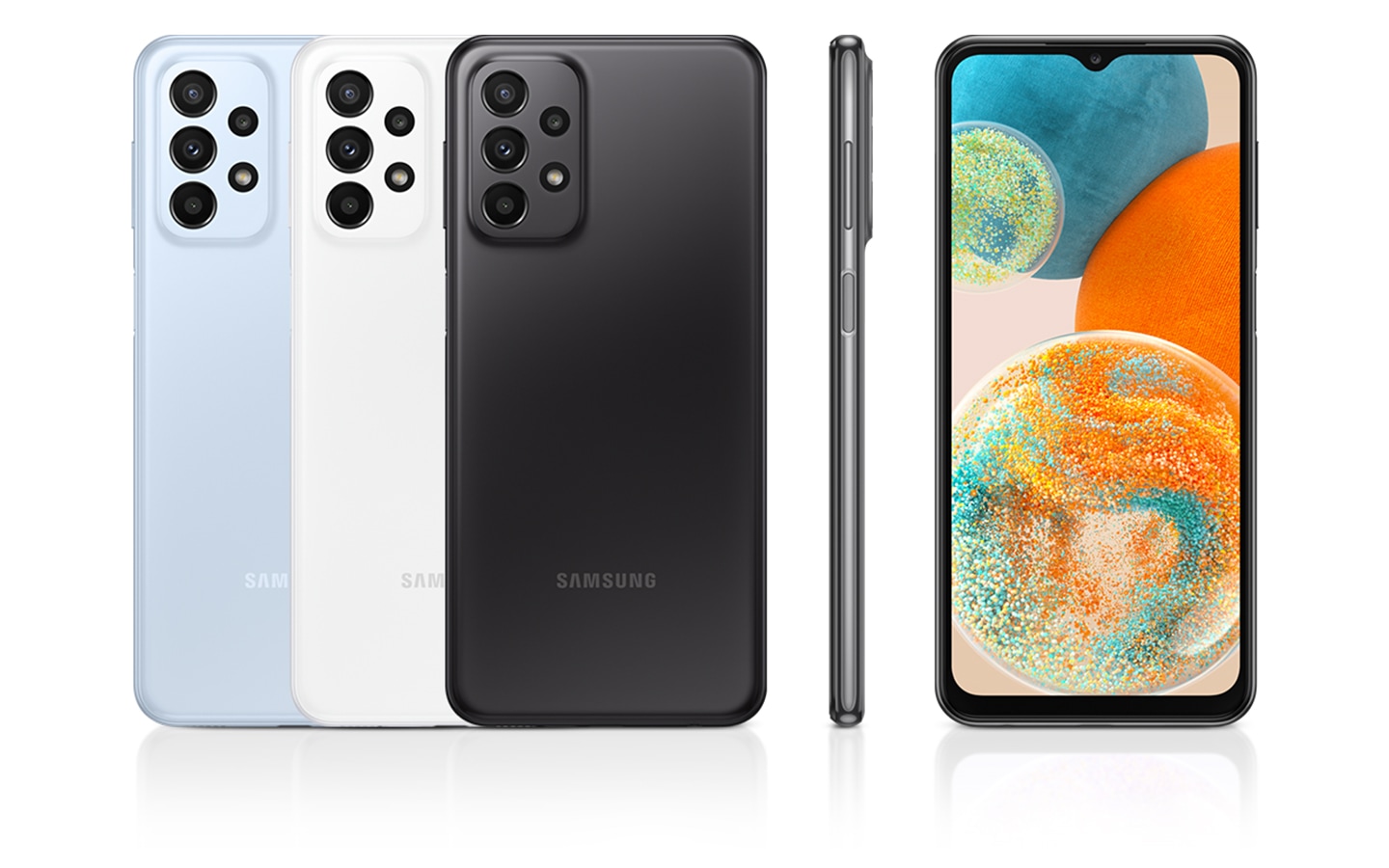 Sechs Galaxy A 23 5G-Smartphones werden gezeigt, damit ihre Farben und ihr Design zu sehen sind. Drei Geräte in den Farben Light Blue, White und Black sind von hinten zu sehen. Ein Smartphone wird von vorne und von der rechten Seite gezeigt.