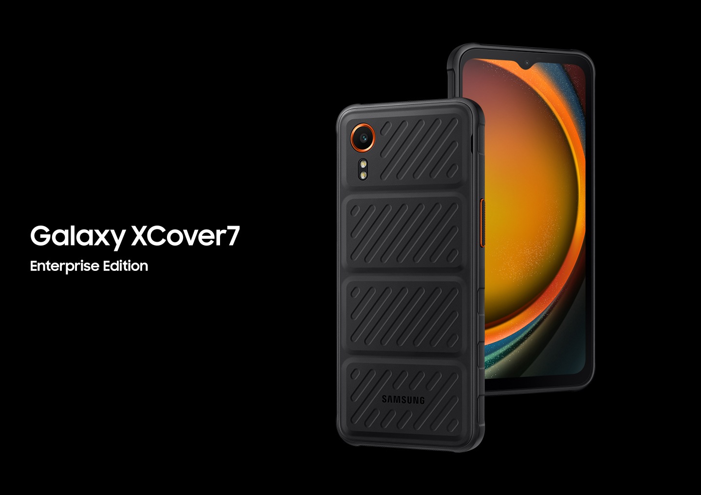 Ein Galaxy XCover7, das aufrecht steht und seine Rückseite zeigt, während ein anderes XCover7 mit einem bunten Hintergrundbild auf dem Display die Vorderseite überdeckt.