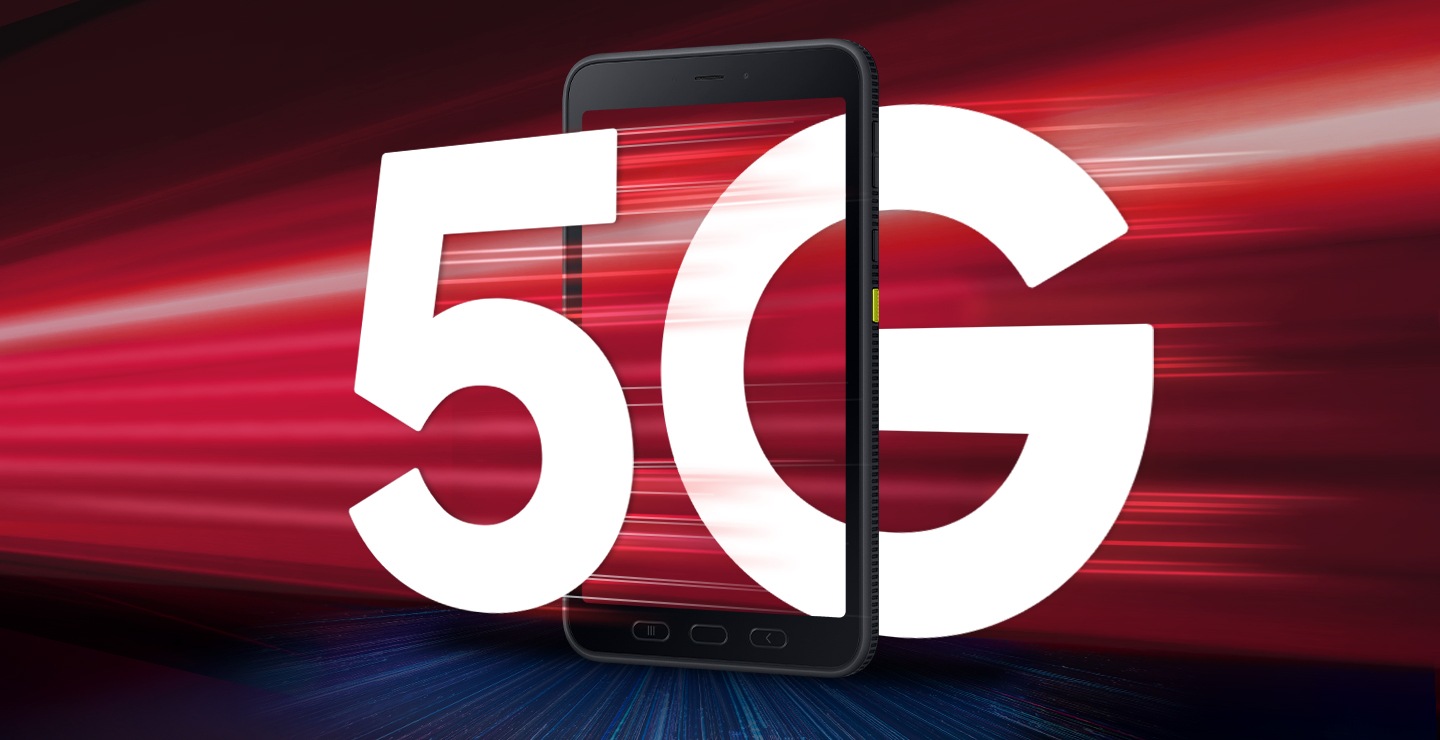 Helle neonrote Lichtstrahlen durchlaufen ein Galaxy Tab Active5 5G von links nach rechts. Der Text „5G“ läuft mit den Strahlen auch durch den Bildschirm des Geräts.