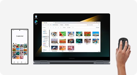 Galaxy S24 Ultra und Galaxy Book4 360 nebeneinander platziert. Die auf dem Display des Galaxy S24 Ultra ausgewählten Bilder werden in einen Ordner auf dem Galaxy Book4 360 kopiert, indem beide Geräte mit der gleichen Maus bedient werden.