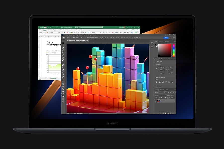 Das Galaxy Book4 Pro in Moonstone Gray ist aufgeklappt und zeigt nach vorne, wobei die Fenster der Anwendungen Adobe Photoshop und Microsoft Excel auf dem Bildschirm geöffnet sind.