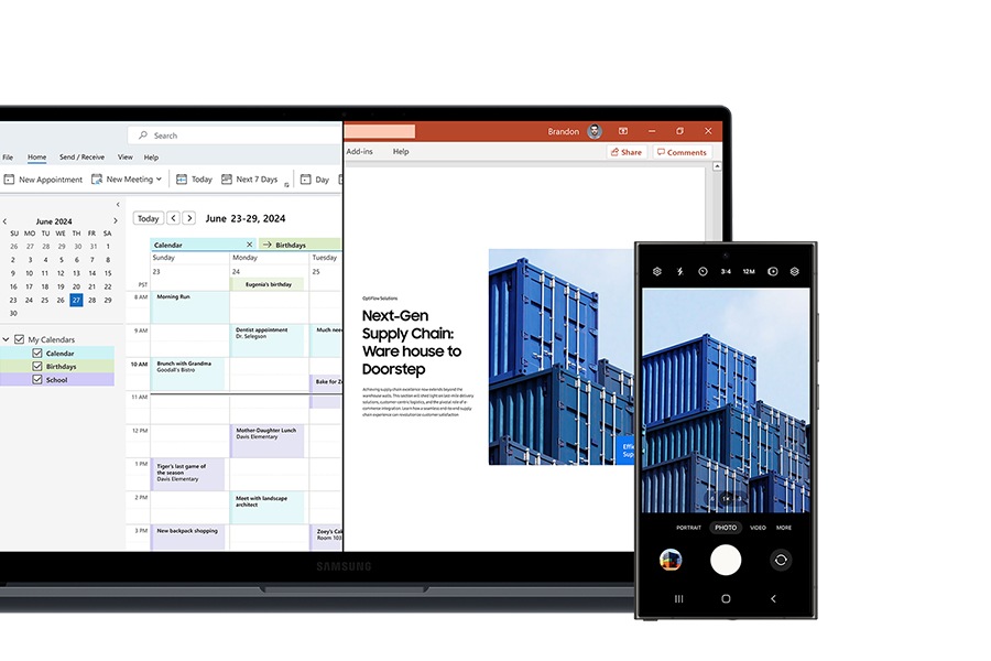 Das Galaxy Book4 Pro in Platinum Silver mit den geöffneten Apps Microsoft Outlook Kalender und Microsoft PowerPoint auf dem Bildschirm und das Galaxy S24 Ultra sind nebeneinander platziert. Ein Foto von Lagerhallen in der Kamera-App auf dem Galaxy S24 Ultra wird kopiert und in die auf dem Galaxy Book4 Pro geöffnete Präsentationsdatei eingefügt, um das geräteübergreifende Ökosystem hervorzuheben.