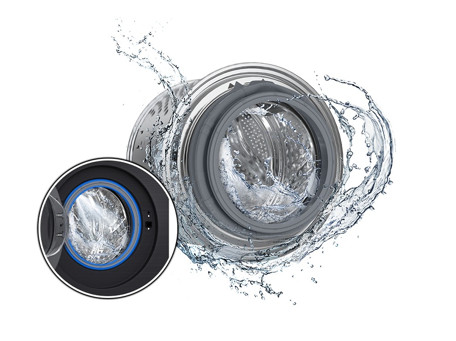 Ο κάδος του πλυντηρίου περιβάλλεται από καθαρό νερό και οι εκτοξευτήρες νερού καθαρίζουν το εσωτερικό. Κοντινό πλάνο της λαστιχένιας φλάντζας της πόρτας.