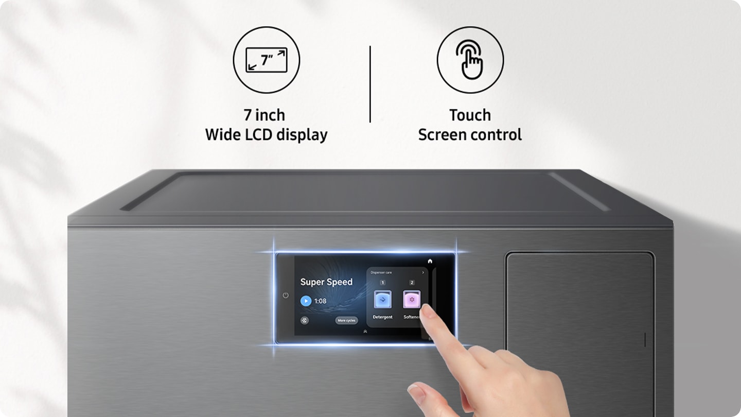 Un deget arătător indică opțiunea ciclului de spălare AI de pe ecranul tactil LCD de 7 inci al unei mașini de spălat.