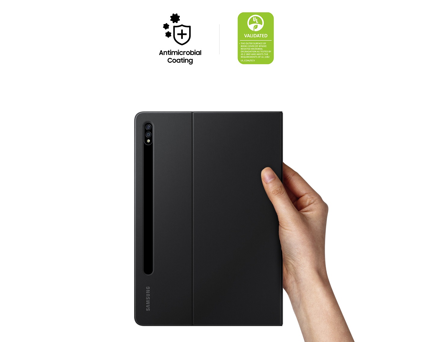 Eine Person, die das Galaxy Tab S7 mit einer Hand hält. Sie können die beiden Logos, Antimicrobial Coating und VALIDATED, sehen. Der Text besagt, dass die äußere Oberfläche des Book Cover (EF-BT630) dem mikrobiellen Abbau widersteht, wie von JIS Z 2801 getestet, und die Anforderungen von UL 2282 erfüllt UL.COM/ECV