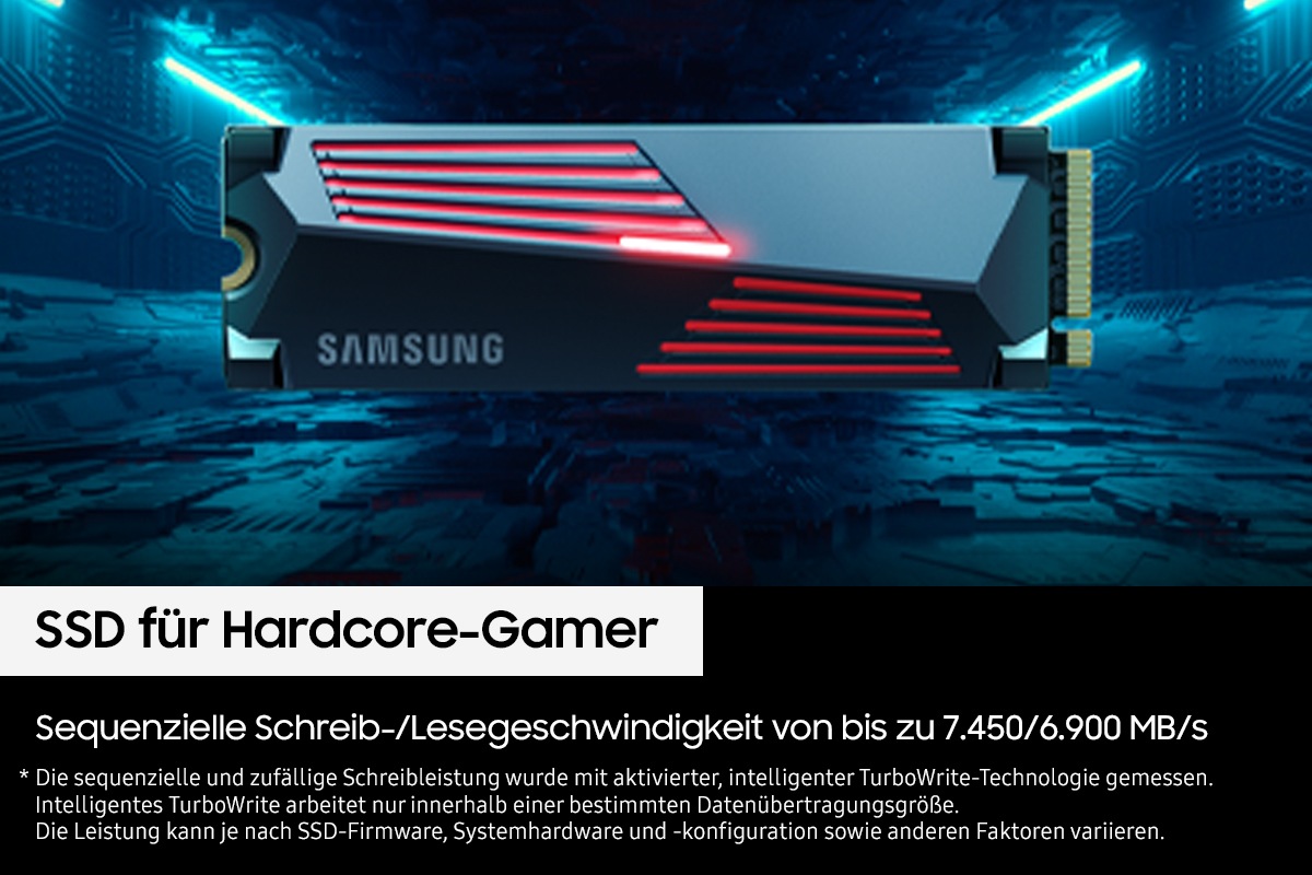Ein Gaming-Setup mit einem Motherboard und RGB-Beleuchtung im Hintergrund hebt eine Samsung SSD 990 PRO mit Heatsink hervor, die im Vordergrund schwebt. Oben links steht: „SSD für Hardcore-Gamer“. Darunter: „Sequenzielle Schreib-/Lesegeschwindigkeit von bis zu 7.450/6.900 MB/s“.