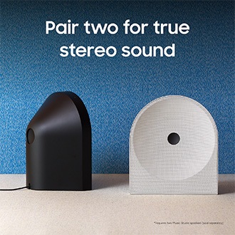 To sorte Music Studio 5 står på et bord. Med tekst der siger: "Par to for ægte stereolyd".