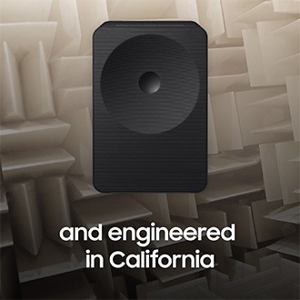 Sort Music Studio 7 på beige baggrund. Tekst: “og udviklet i Californien”.