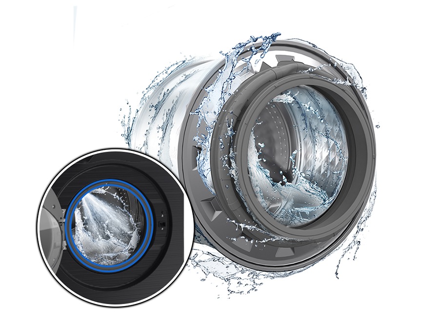 Çamaşır makinesinin tamburu temiz suyla çevrili ve su jetleri içini temizliyor. Kauçuk kapı contasının yakın çekim görüntüsü.