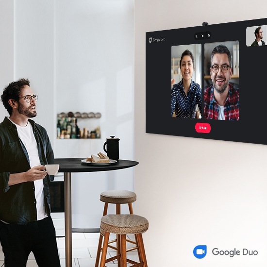 استمتع بإجراء مكالمات الفيديو على الشاشة الكبيرة