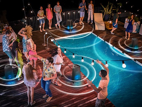 Conecta hasta 10 dispositivos con la función Samsung Party Audio para una experiencia de sonido inmejorable.