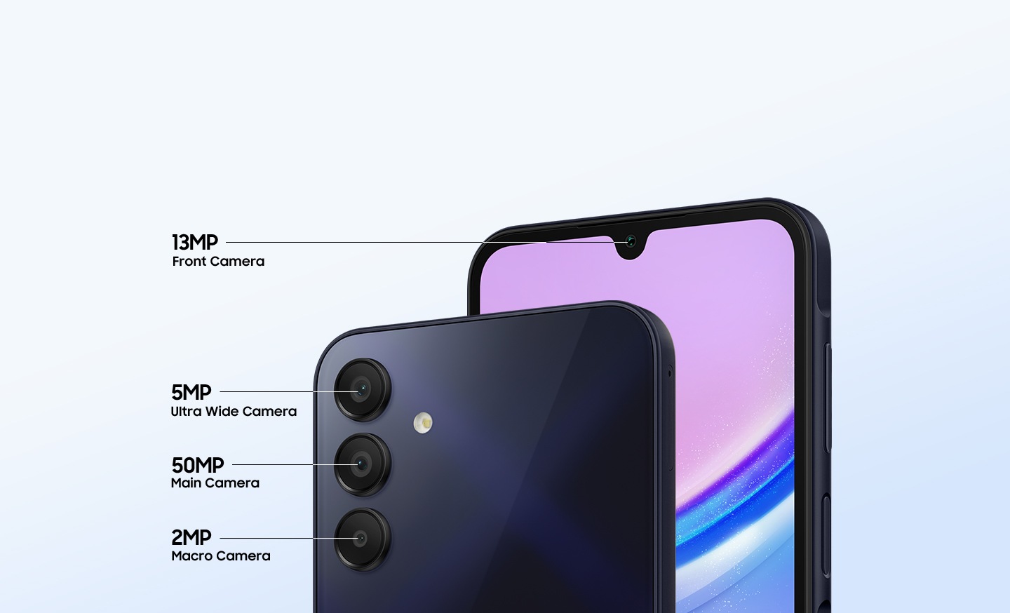 Se muestra la parte delantera y trasera de Galaxy A15 para enseñar sus cuatro cámaras múltiples, incluyendo la cámara frontal de 13MP, la cámara gran angular de 5MP, la cámara principal de 50MP y la cámara macro de 2MP.