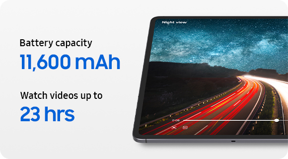 Una parte de la pantalla de la tablet Galaxy Tab S11 Ultra muestra un vídeo a alta velocidad de un sujeto en una carretera, con el texto «Capacidad de la batería: 11 600 mAh» y «Vea vídeos hasta 23 horas», para destacar la larga duración de la batería, que permite un uso prolongado a lo largo del día.