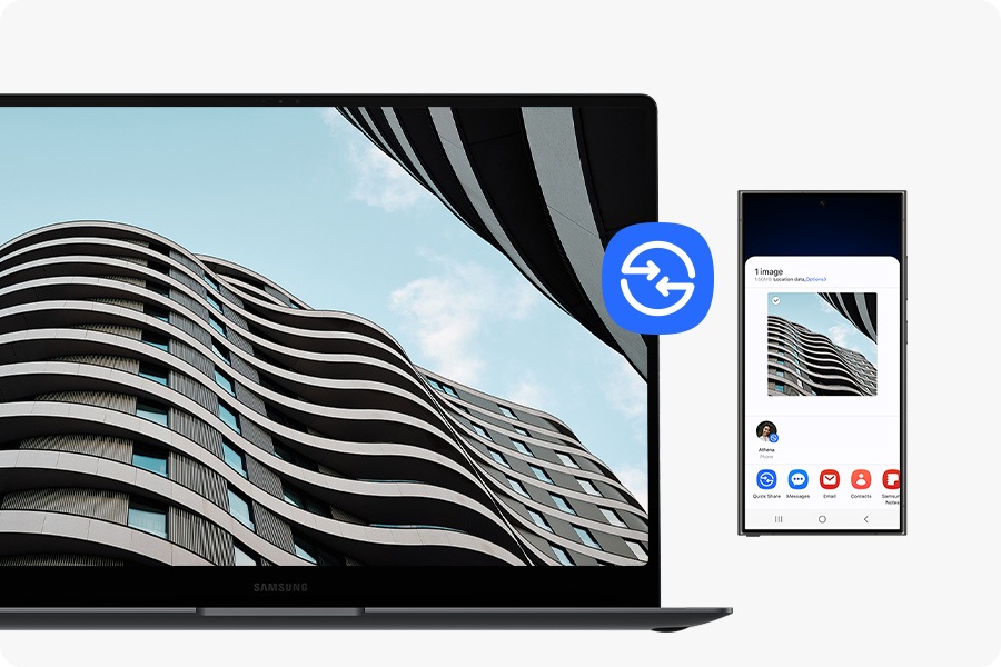La imagen de un edificio, seleccionado en la pantalla de un Galaxy S24 Ultra, es compartida a través de Quick Share al portátil de Samsung Galaxy Book5 Pro abierto y en pantalla completa. Se muestra el logo de Quick Share.
