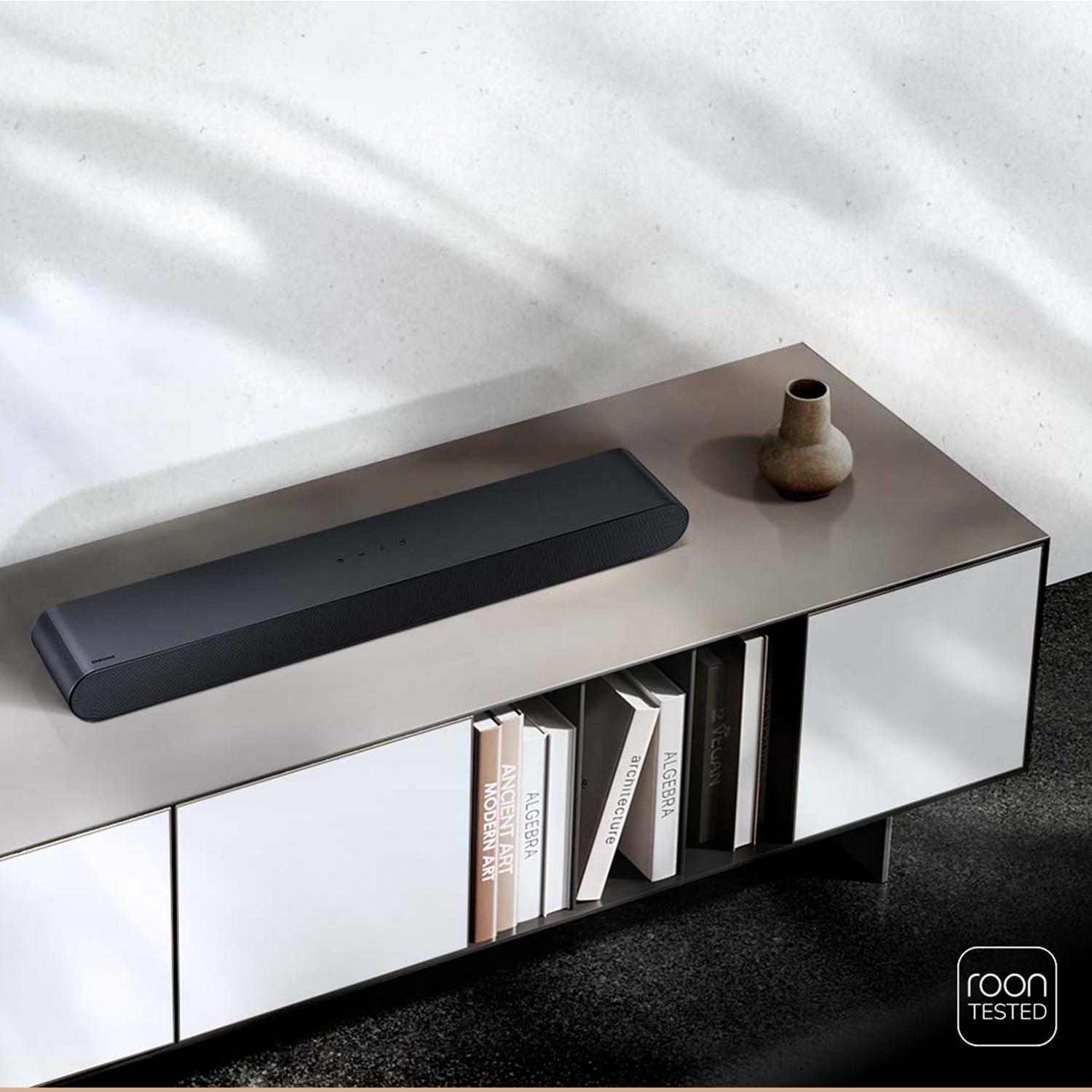 dynamic-r-perspective Black