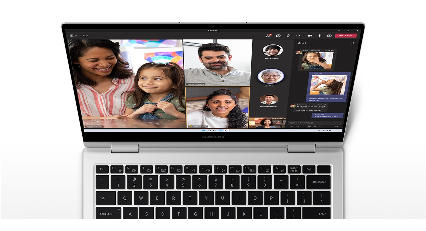 Galaxy Book Pro 360:n näytöllä näkyy videopuhelu, jossa on kymmenen osanottajaa, jotka hymyilevät, puhuvat ja elehtivät videopuhelussa.