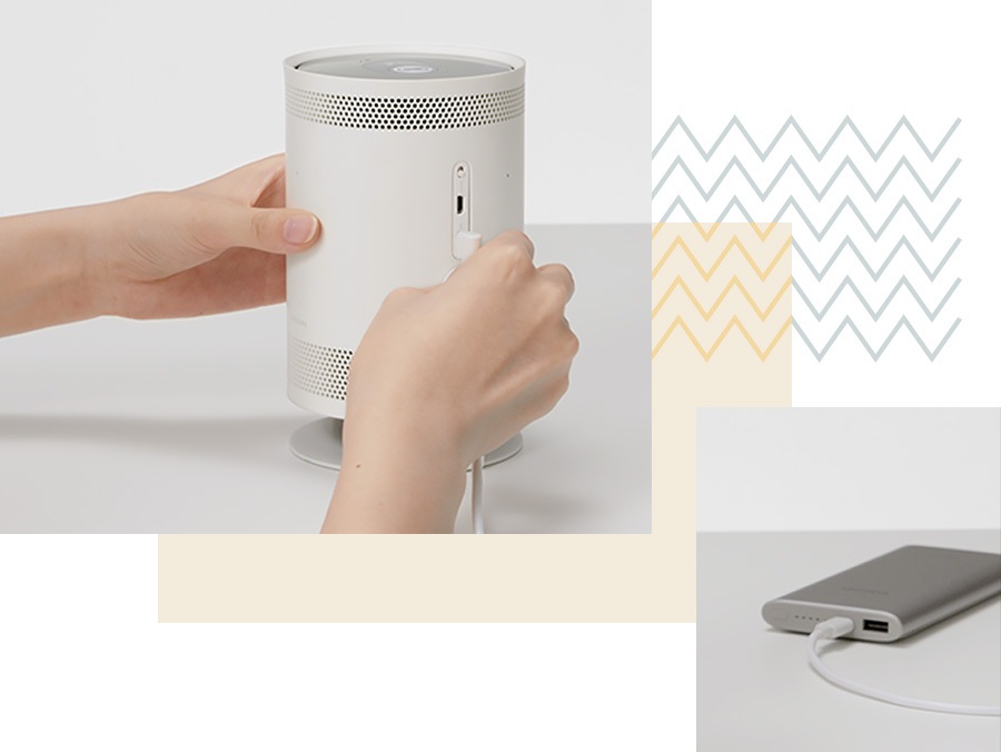 Kézzel csatlakoztatom a külső akkumulátort egy USB Type-C kábellel a Freestyle-hoz. A Freestyle egy külső akkumulátorhoz csatlakozik.