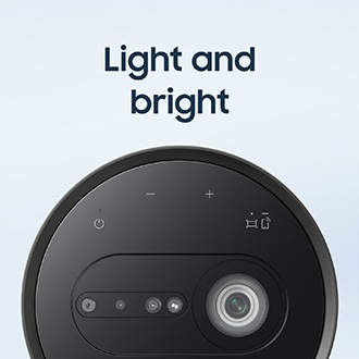 Lähikuva Samsungin The Freestyle+ -laitteesta, jossa on teksti ”Light and bright” vaaleansinisellä taustalla.