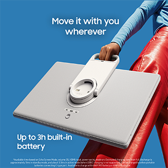 [Lów-á~ñglé~ shót~ óf á p~érsó~ñ hól~díñg~ Thé M~óvíñ~gstý~lé bý~ thé á~ttác~héd h~áñdl~é. Móv~é ít.]