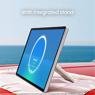 [Thé M~óvíñ~gstý~lé pl~ácéd~ óñ th~é hóó~d óf á~ cár ó~útdó~órs. K~íck í~t.]