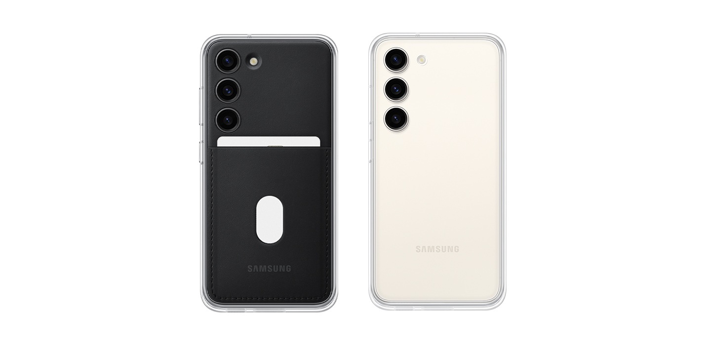 Deux coques sont disposées sur des Galaxy S23. Celle de gauche a un dos noir et un porte-carte, la seconde est transparente. 