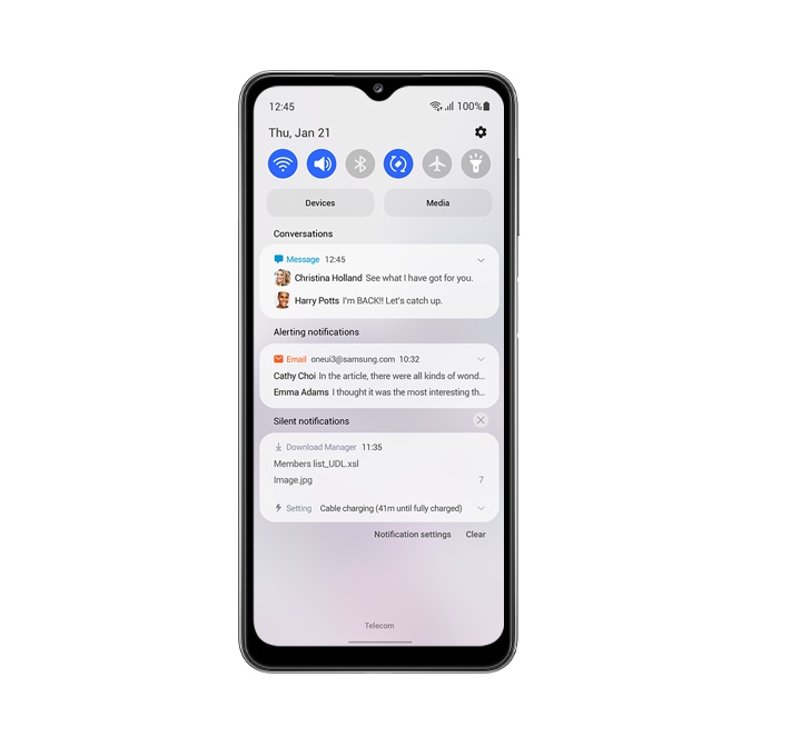 Une vue de face de l'appareil, affichant la notification et le panneau rapide sur fond blanc, comme une seule interface utilisateur vous aide à vous concentrer.