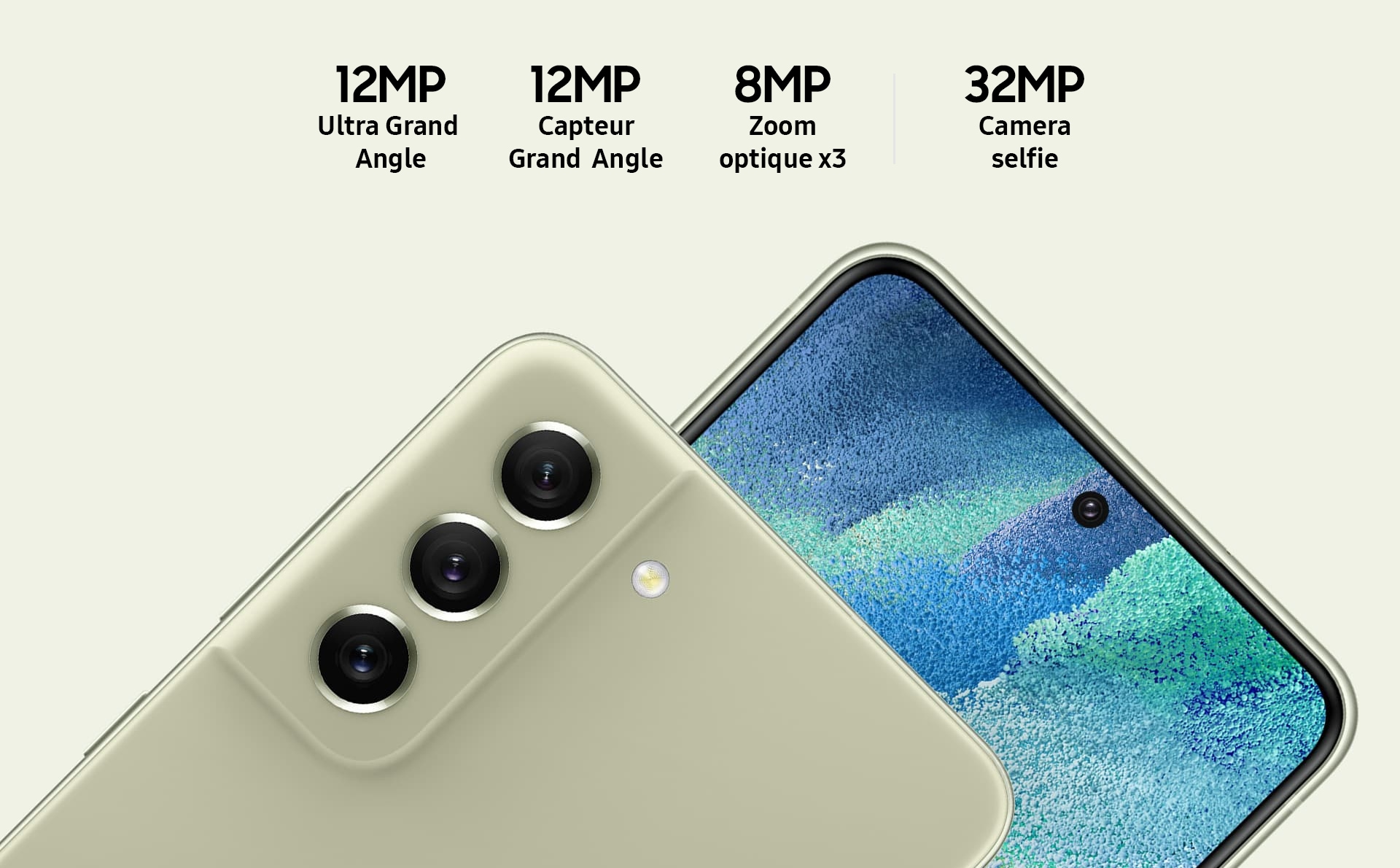 Dois telefones Galaxy S21 Fe 5G. Um é visto pela parte traseira e focado na câmera traseira, enquanto a outra é colocada na parte superior do telefone, vista de frente e focada na câmera frontal