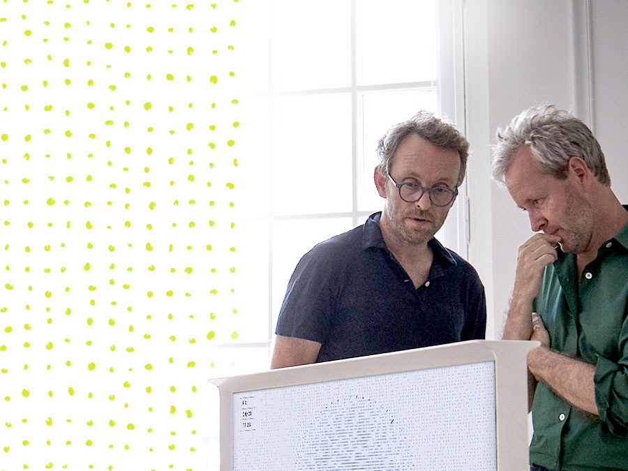 Ronan ve Erwan Bouroullec ikisi de Serif'i izliyor