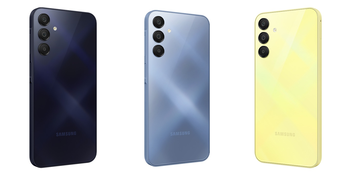 Quatre appareils Galaxy A15 sont montrés avec chacun d’eux montrant leurs côtés arrière. Les couleurs des appareils sont, de gauche à droite, bleu noir, bleu clair et jaune.