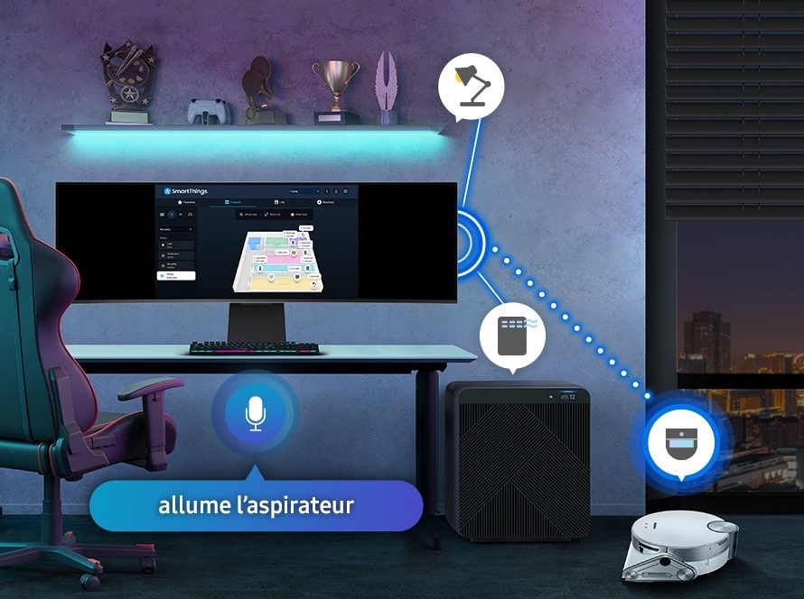 Il y a un moniteur dans une pièce avec un aspirateur, un purificateur d'air et une lampe connectée. Tous les appareils sont connectés au moniteur avec SmartThings, et l'aspirateur est activé en commandant au hub SmartThings sur le moniteur en disant "allumer l'aspirateur".