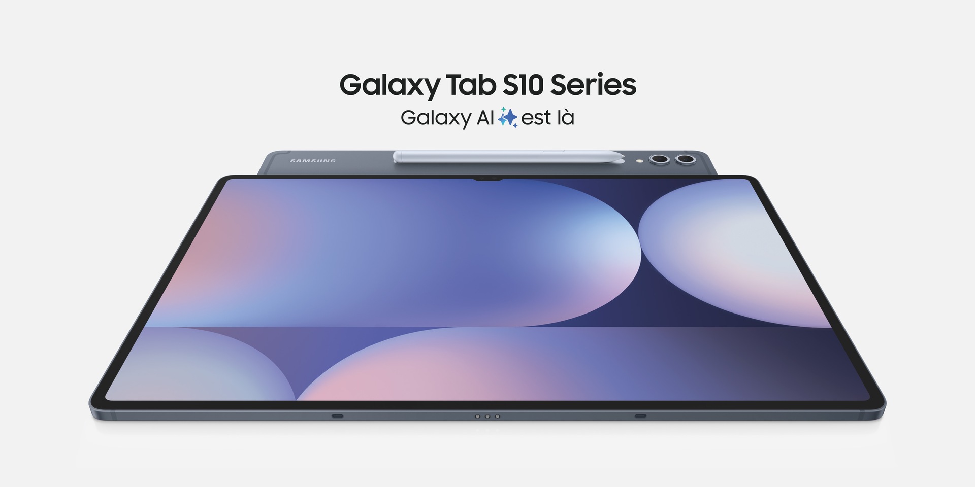 Un appareil Galaxy Tab S10 Series incliné pour montrer sa caméra arrière et son S Pen, est placé sous un autre appareil Tab S10 tourné vers le haut avec un fond d'écran coloré à l'écran. Le texte indique Galaxy Tab S10 Series. Galaxy AI est là.