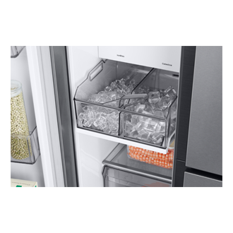 detail-dual-icemaker-with-ice Silver