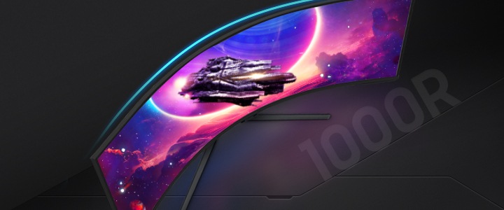 The curved monitor shows a spaceship flying in front of a planet, and toward futuristic buildings. Below the monitor, text reads "1000R."