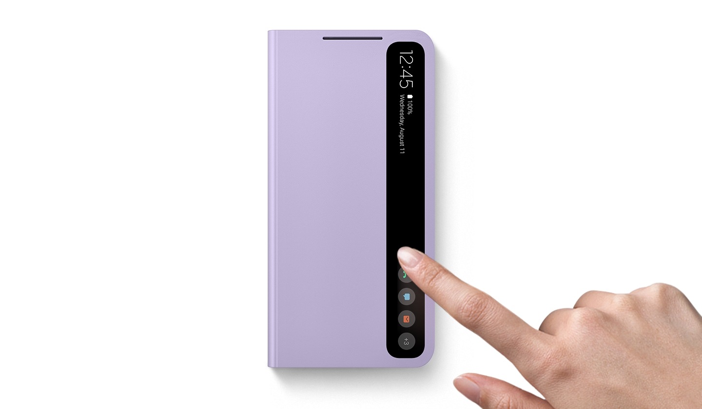 Una mano tocando la parte frontal de Smart Clear View Cover para ajustar algo en el teléfono sin abrir la funda.
