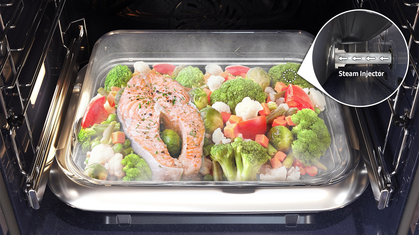 Shows a covered dish of salmon fillets and mixed vegetables being steam cooked using the Full Steam option.