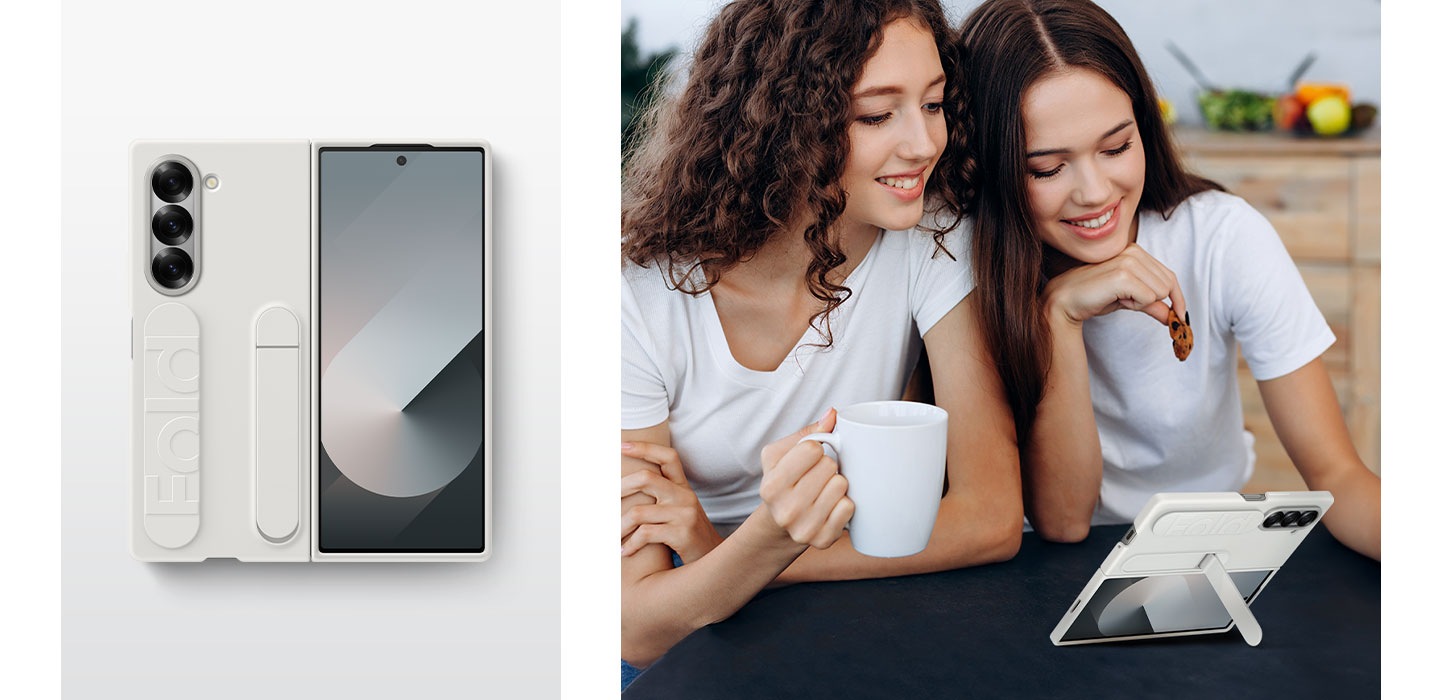 A bal oldali illusztráció a Galaxy Z Fold6 felső felvétele fehér szilikon tokkal. A jobb oldali illusztráció egy felvétel ugyanarról a telefonról és tokról, amely az asztalra van támasztva a többfunkciós, 2 az 1-ben szíj és a támaszték segítségével, miközben két ember élvezi, hogy együtt nézhetnek valamit a képernyőjén.