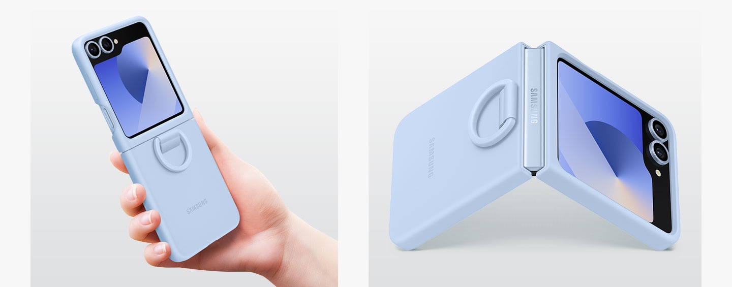 A Galaxy Z Flip6 szilikon tok puha és sima textúrája két darabban látható. Az egyiken a Galaxy Z Flip6 látható teljesen nyitott helyzetben, kék szilikon tokkal, amely egy tenyérben nyugszik. A másik egy 45 fokos szögben készült felső felvétel a telefonról és az azonos színű tokról, de félig összecsukva, sátorszerűen megtámasztva, a zsanér közelében látható beágyazott gyűrűvel.
